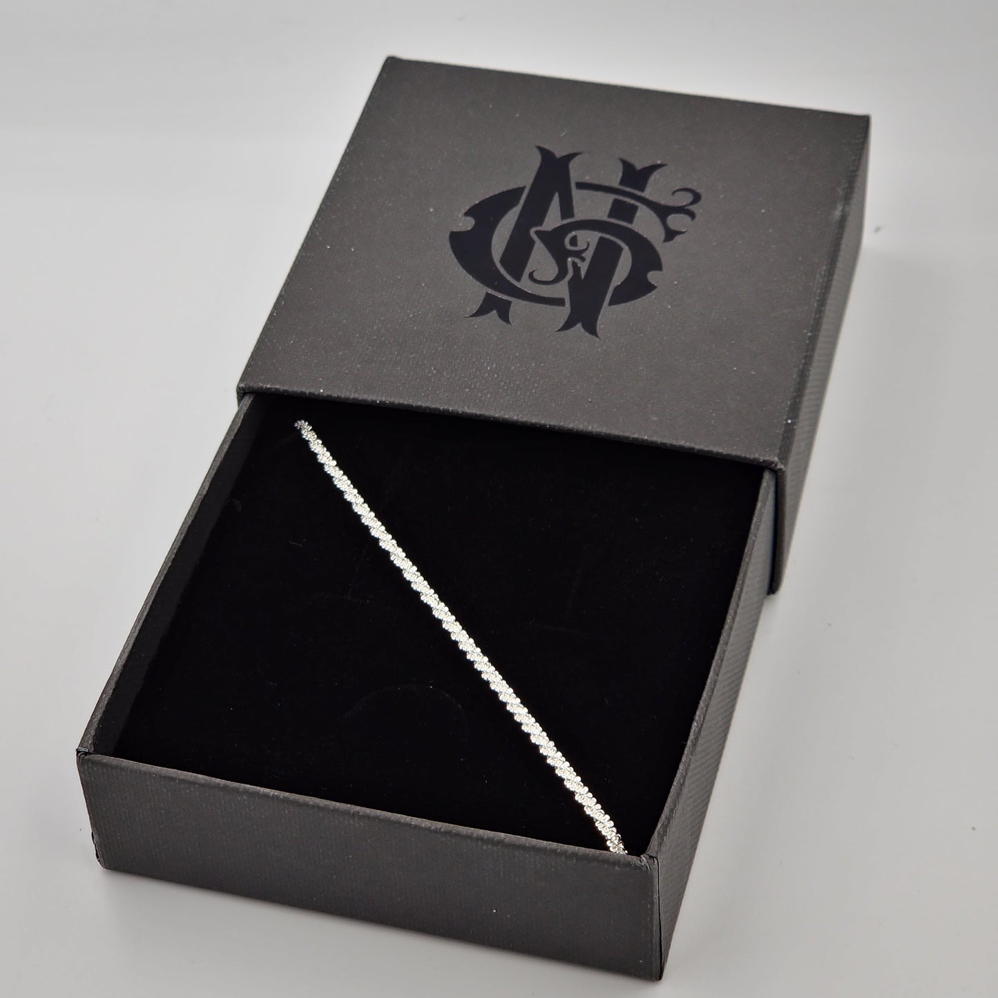 Cadena Espuma pequeña de plata 925, elaborada artesanalmente con un diseño ultrafino y elegante, ideal para un estilo sofisticado