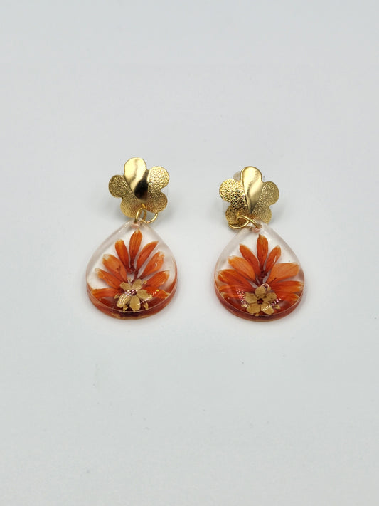 NATURAL FLOWER EARRINGS WITH RESIN