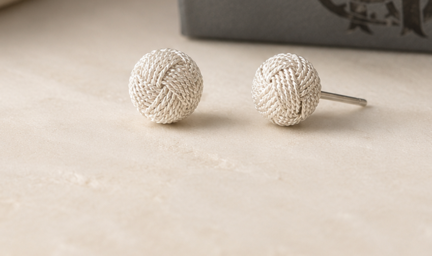 iligree earrings, knot stud earrings, dainty earrings women, sterling silver studs, 925 silver earrings, small stud earrings, handmade jewelry, love knot earrings, silver filigree studs, artisan jewelry Colombia, everyday earrings, minimalist silver studs